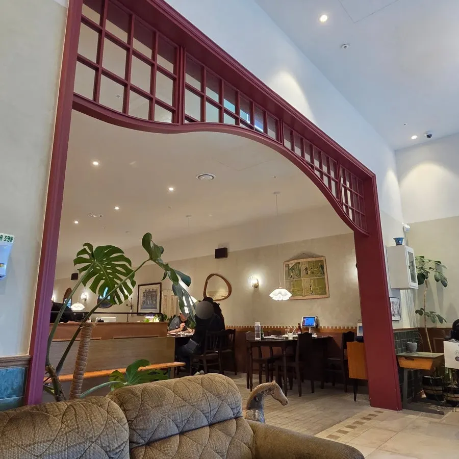 Bueokgan's waiting area with sofas