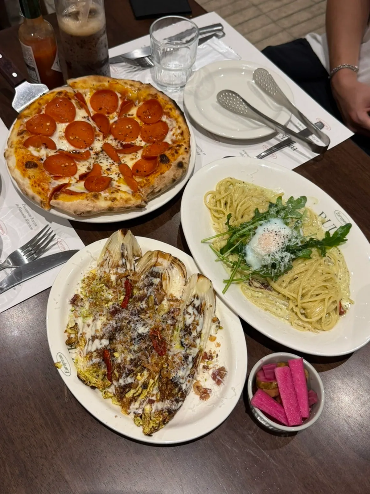 Bueokgan's pepperoni pizza loaded with cheese