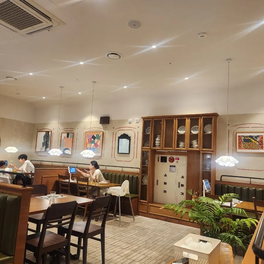 Bueokgan's wall decorated with frames and plants