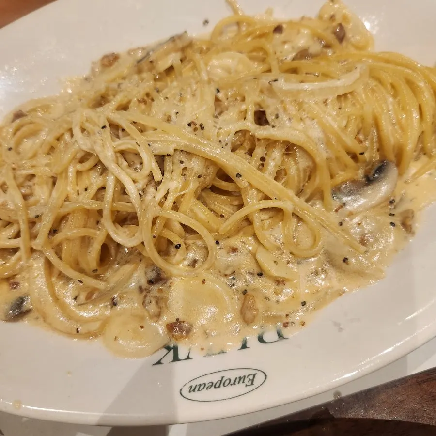 Carbonara with mushrooms