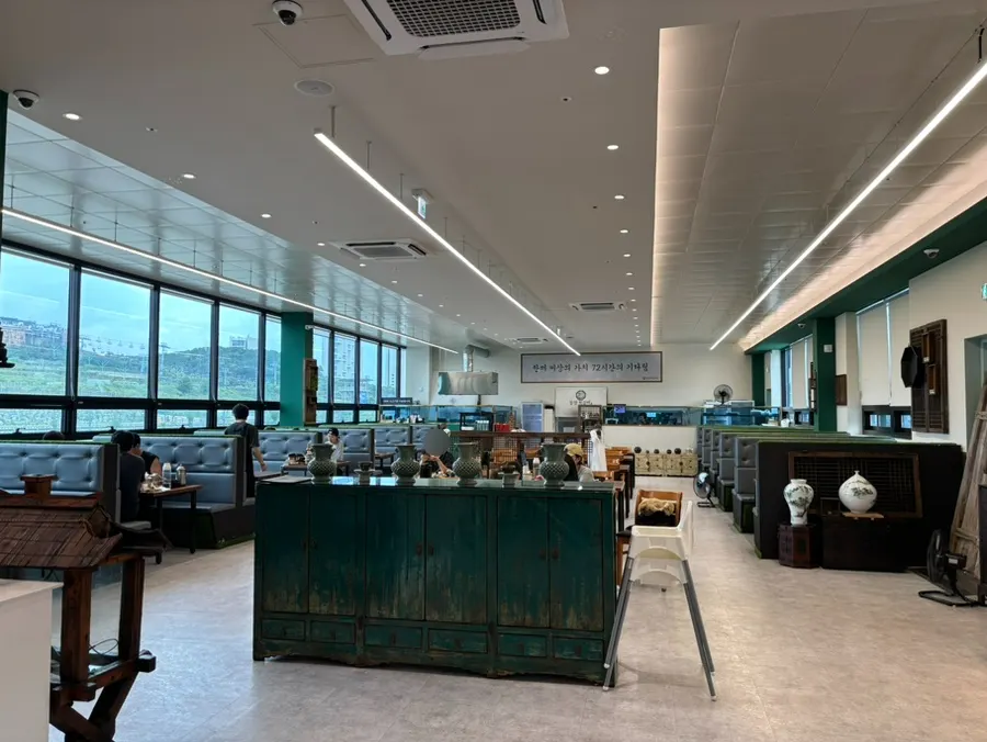 Interior of Dongam Tteokgalbi with a picture window