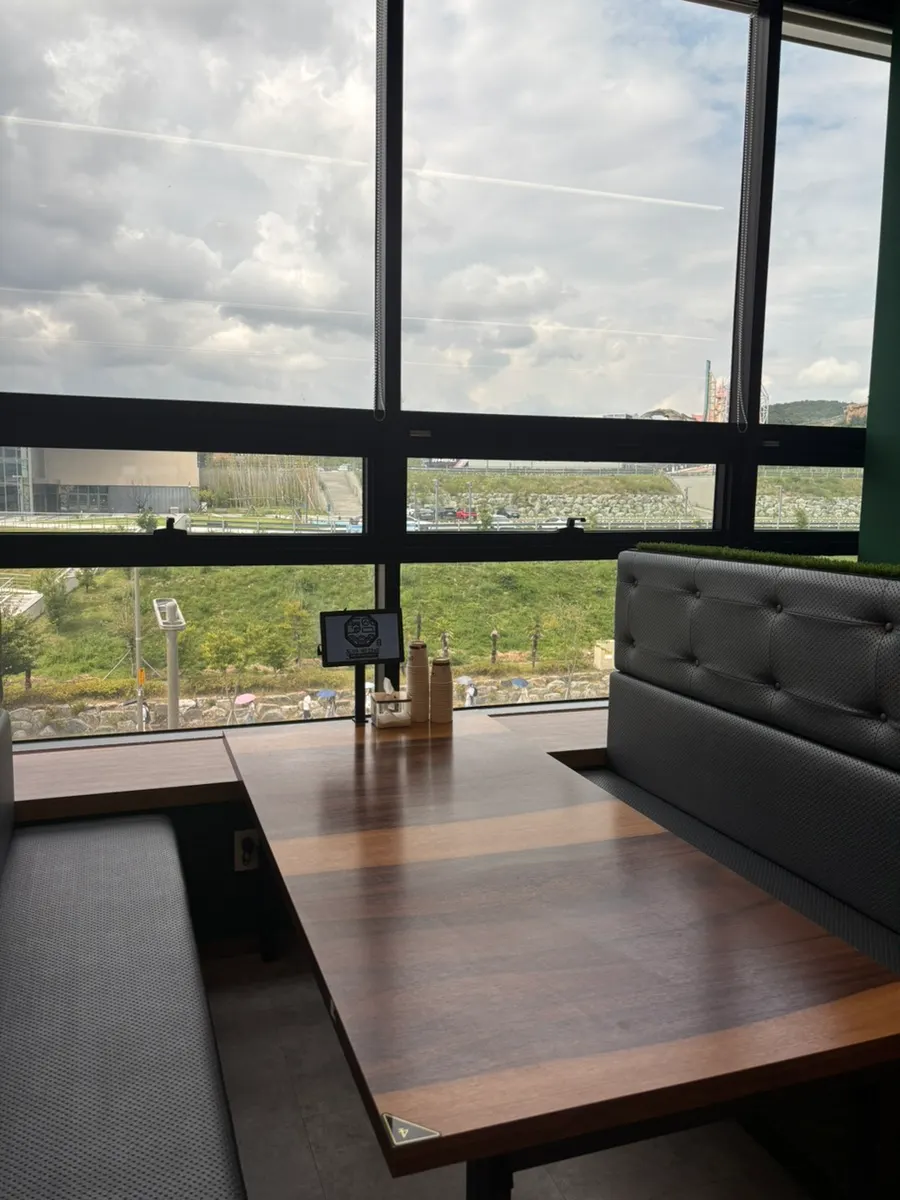 Sofa seating and wide tables at Dongam Tteokgalbi