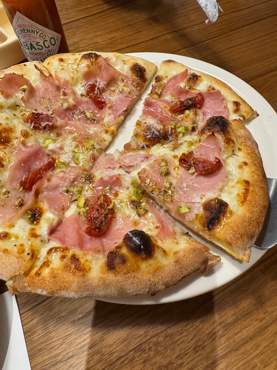 Jambon pizza, different from a standard tomato pizza