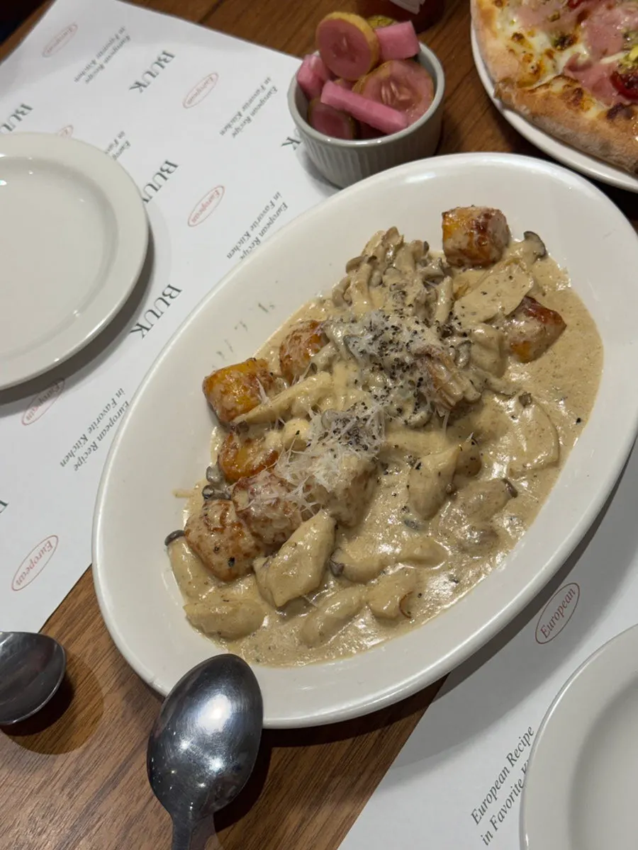 Gnocchi with cream sauce