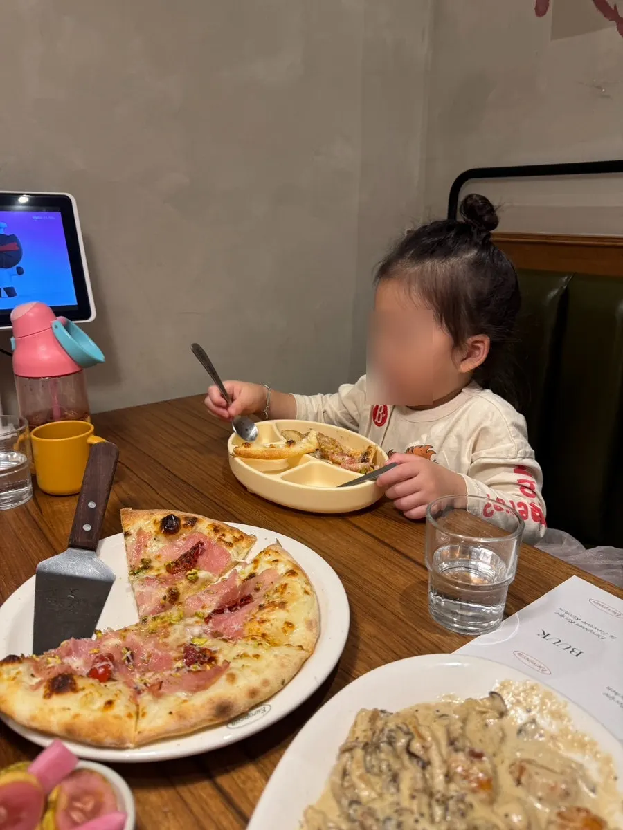Jambon pizza and truffle gnocchi pairing