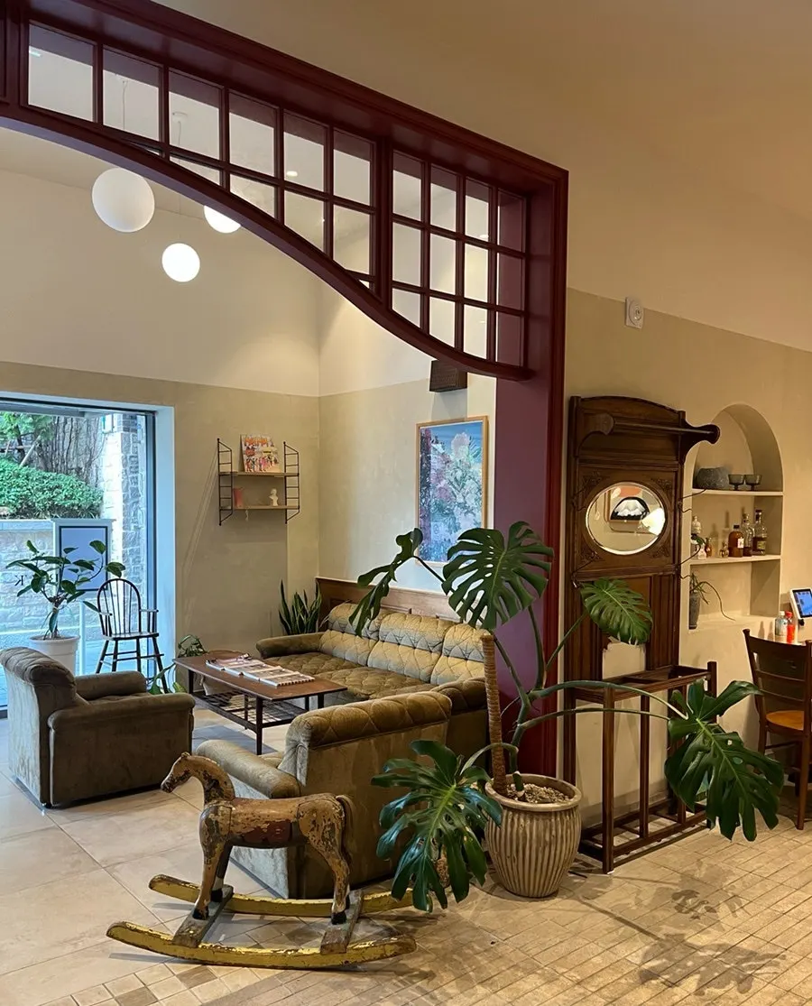 Bueokgan's upscale-feeling interior