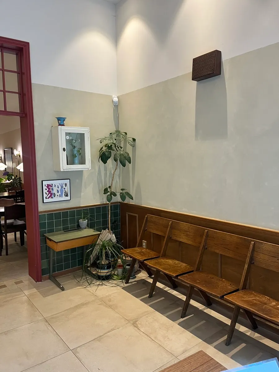 Bueokgan entrance interior with a hotel-lobby feel
