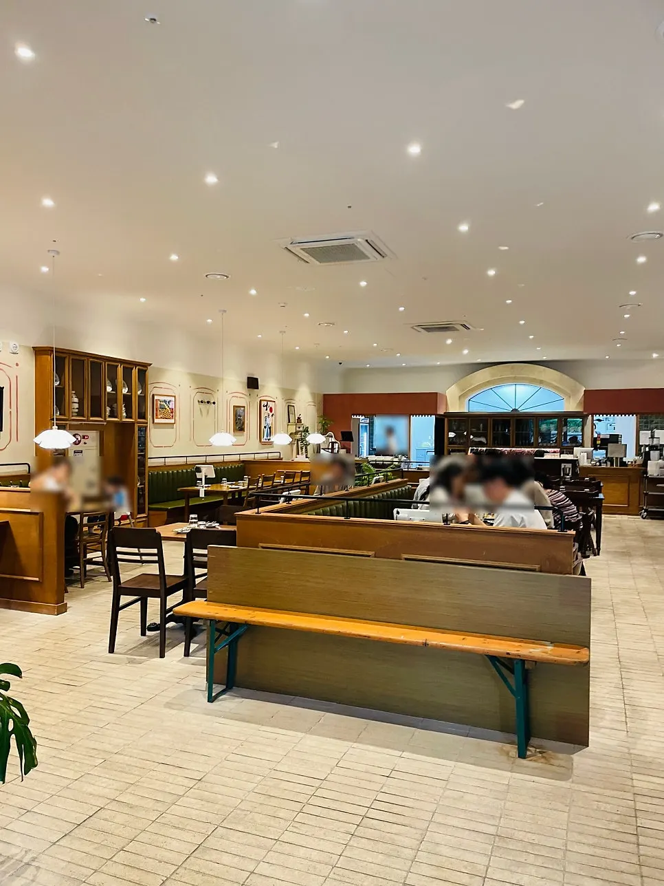 European-style decor pieces at Bueokgan Restaurant