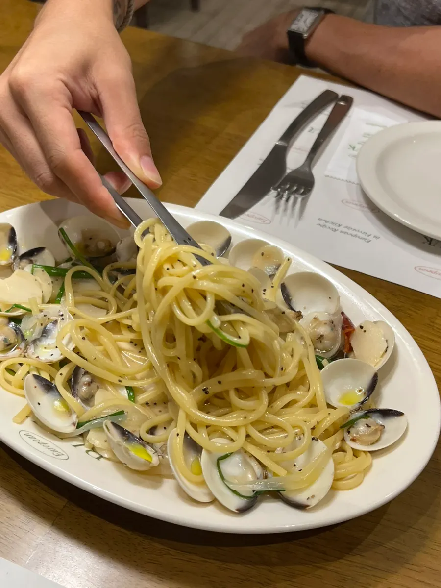 Bueokgan vongole pasta