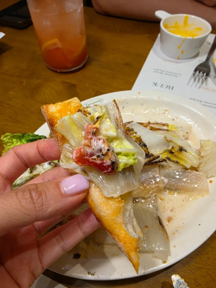 Pizza crust plated together with the albaechu salad