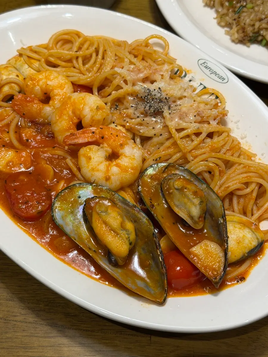 부엌간 해산물 토마토 파스타와 쿵파오 치킨 필라프 한 상