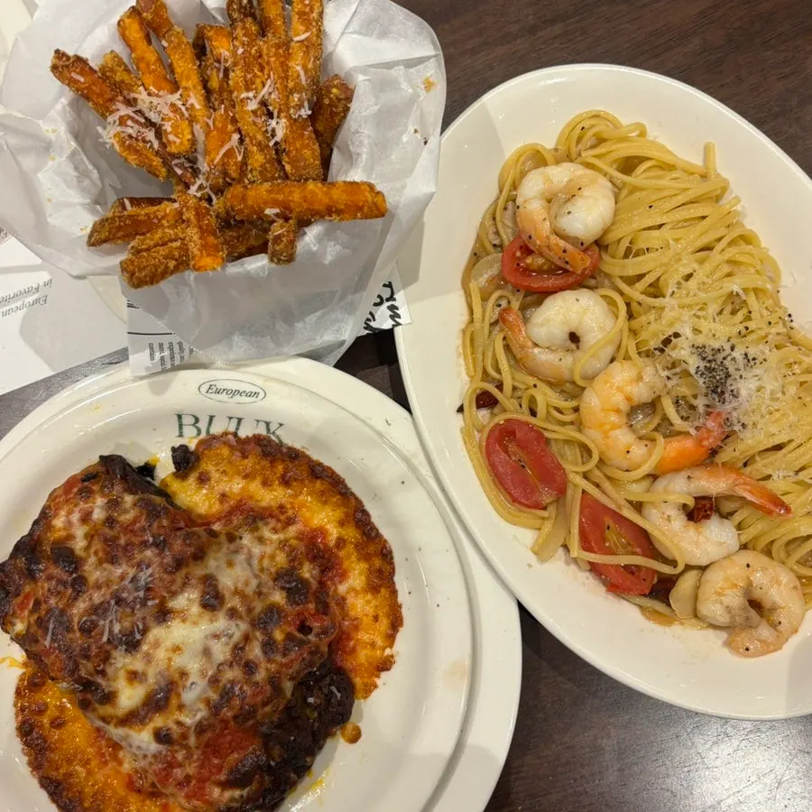 Sweet potato fries and shrimp oil pasta at Busan Premium Outlets Bueokgan