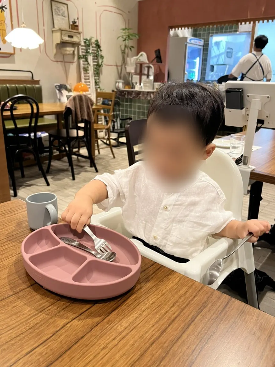 쾌적한 부엌간 레스토랑 내부 공간