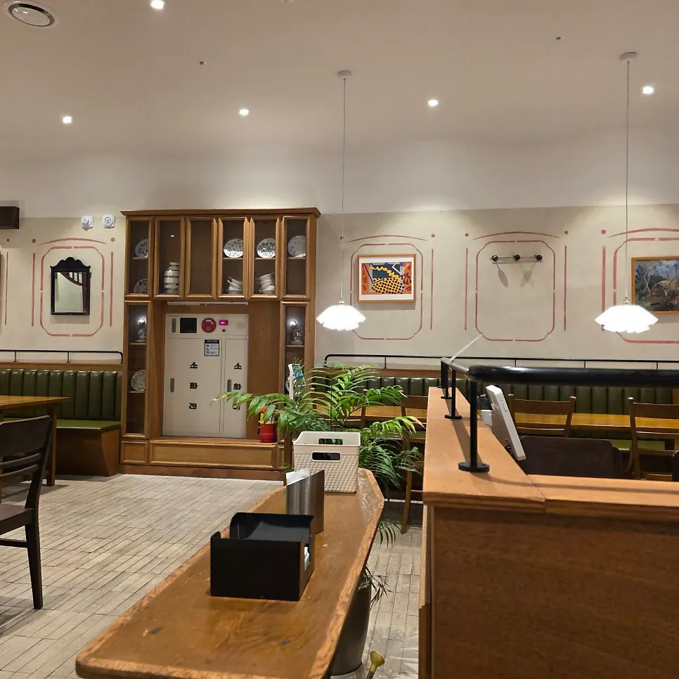 Warm and neat Bueokgan Restaurant interior