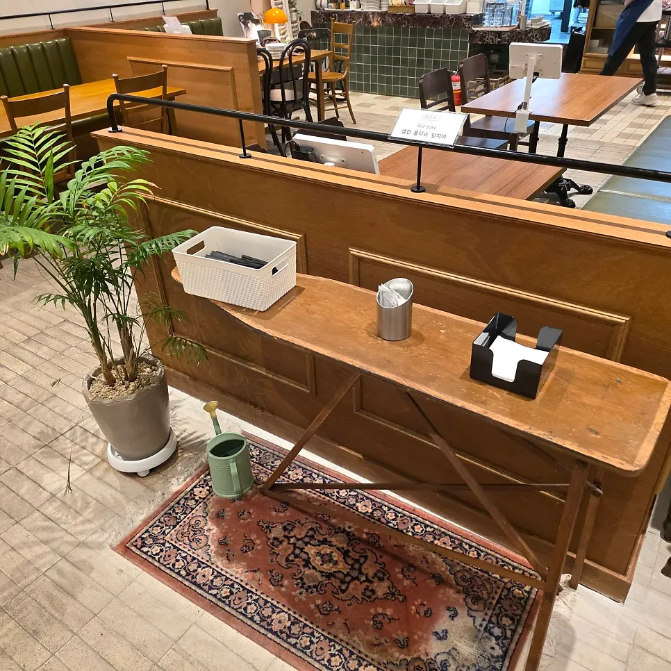 Bueokgan Restaurant space for family visits