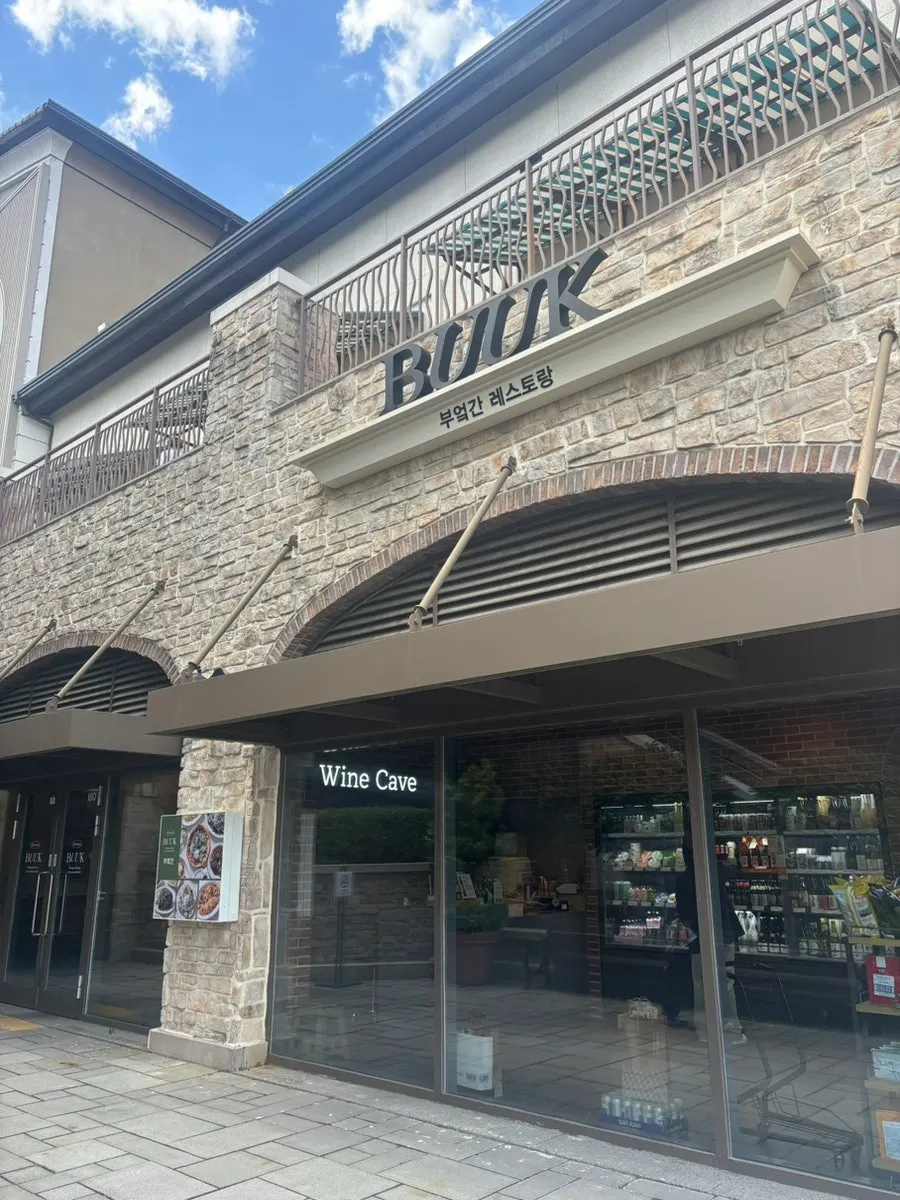 Exterior of Bueokgan tucked inside the outlet
