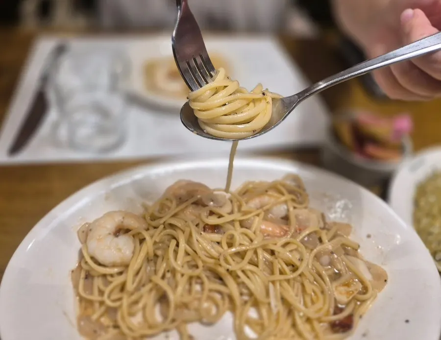 Al dente noodles in the oil pasta