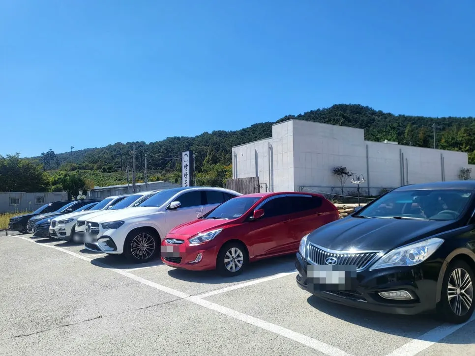 View of the private parking lot at Yangsando Gijang Yeonhwa Branch