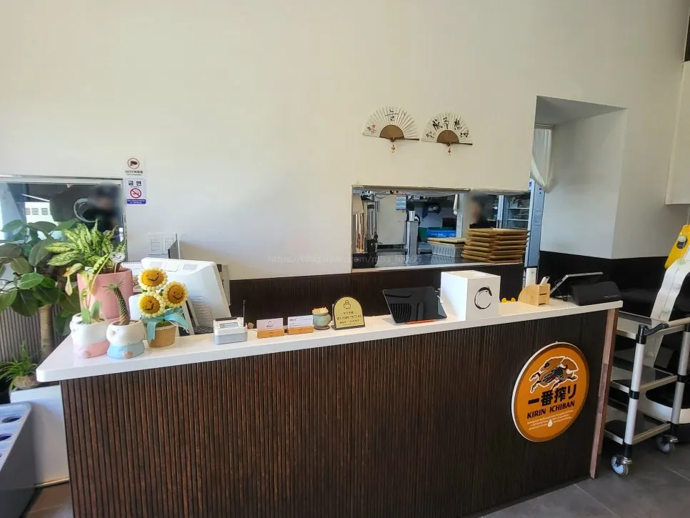 Interior hallway of Yangsando Gijang Yeonhwa Branch