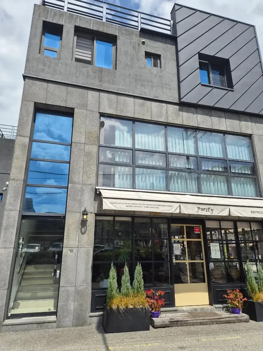 Exterior of Purity Cafe in Gijang
