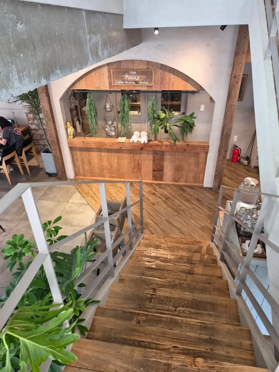Small decorative props placed around the café