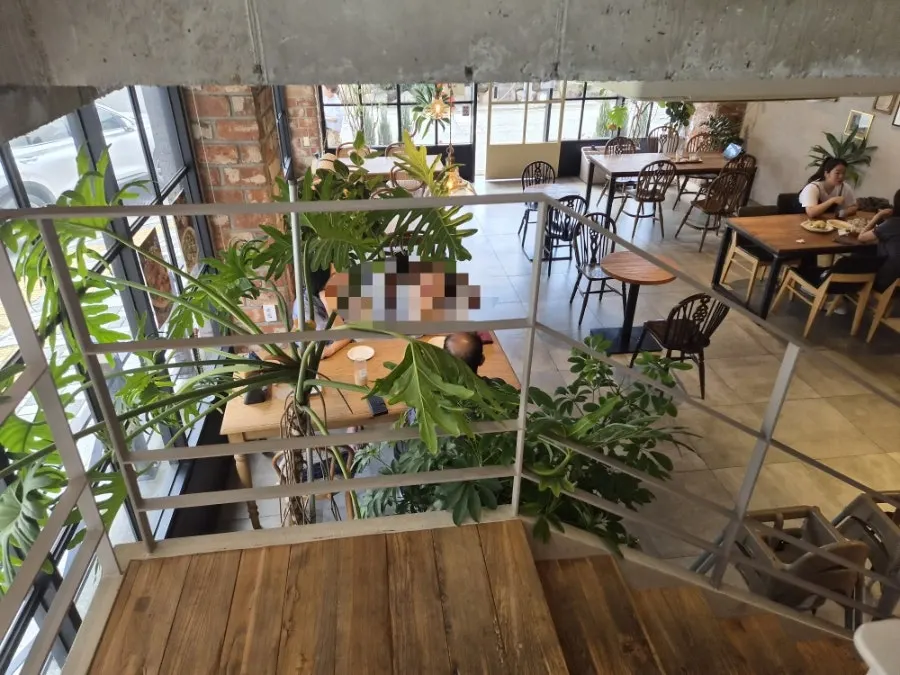 Interior blending lighting and wooden furniture