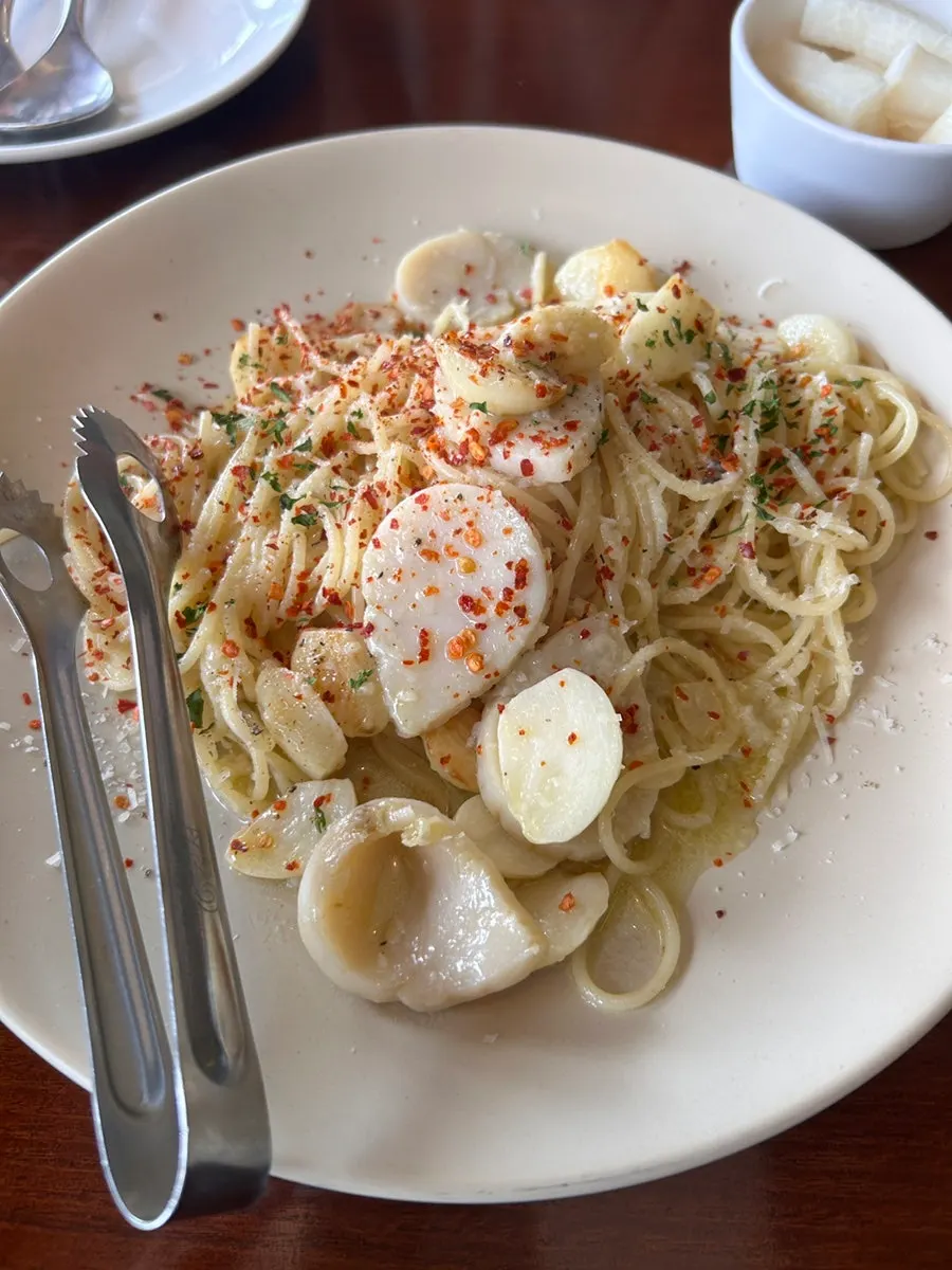 Scallop aglio e olio pasta