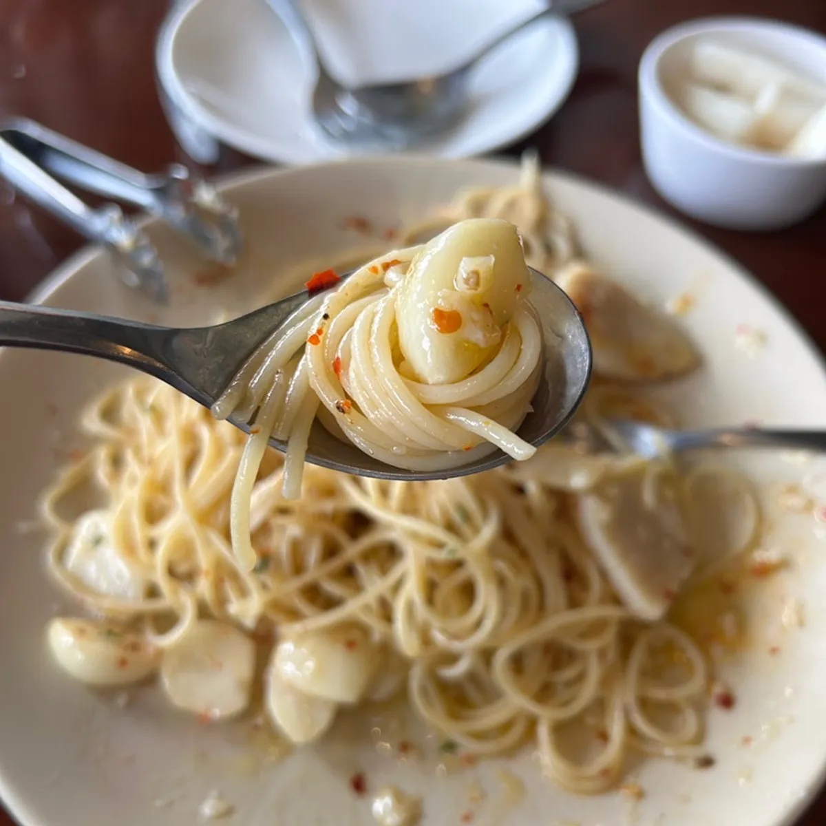 Nicely seared scallops in aglio e olio