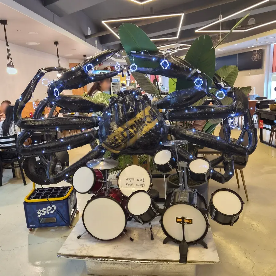 Scale used to weigh the crab