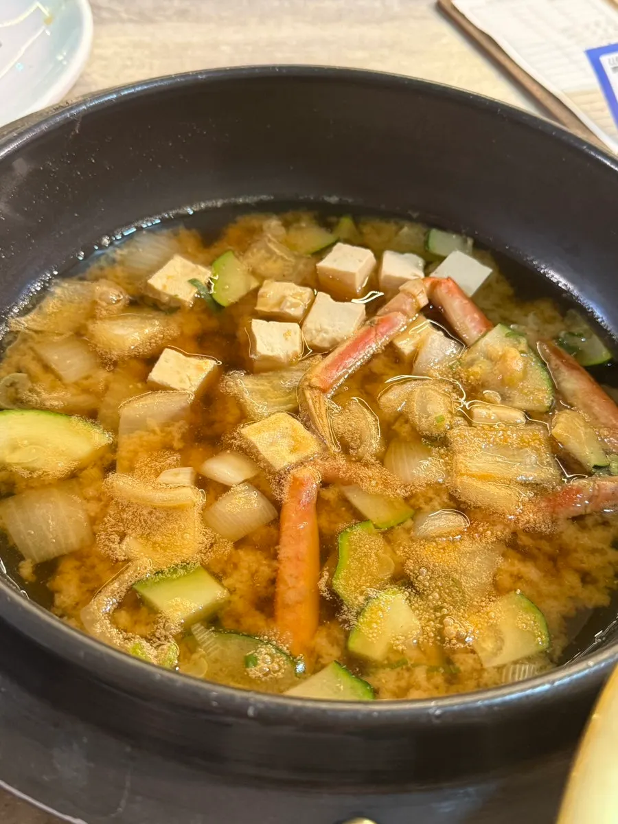 볶음밥과 함께 나온 대게 된장찌개