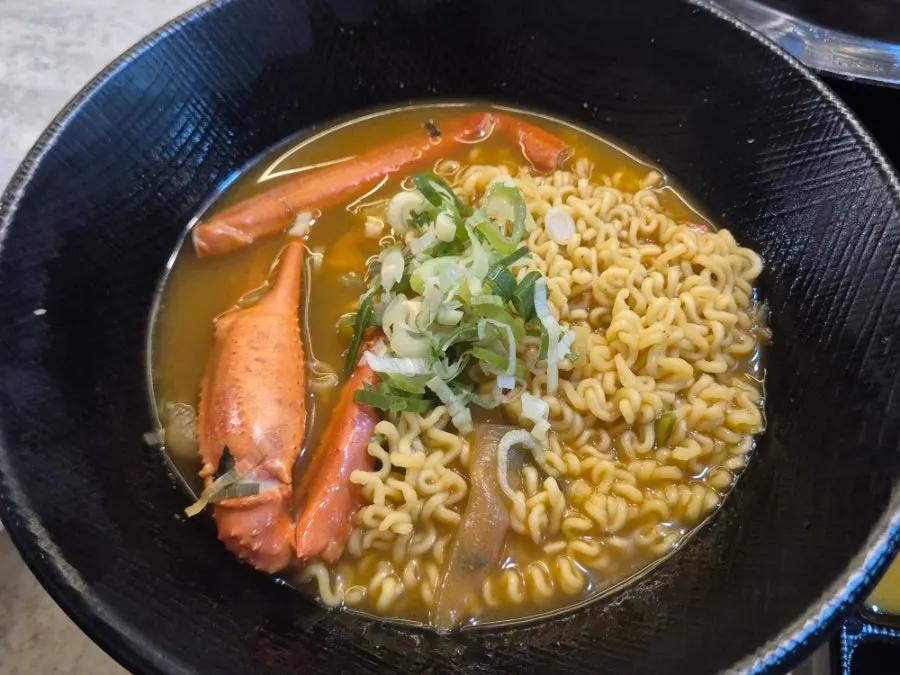 Fried rice topped with crab meat and crab doenjang stew