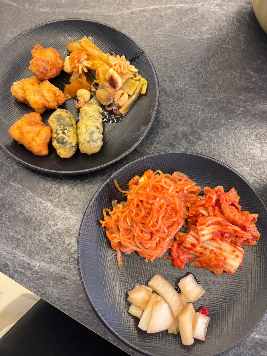 셀프바 쫄면과 김치