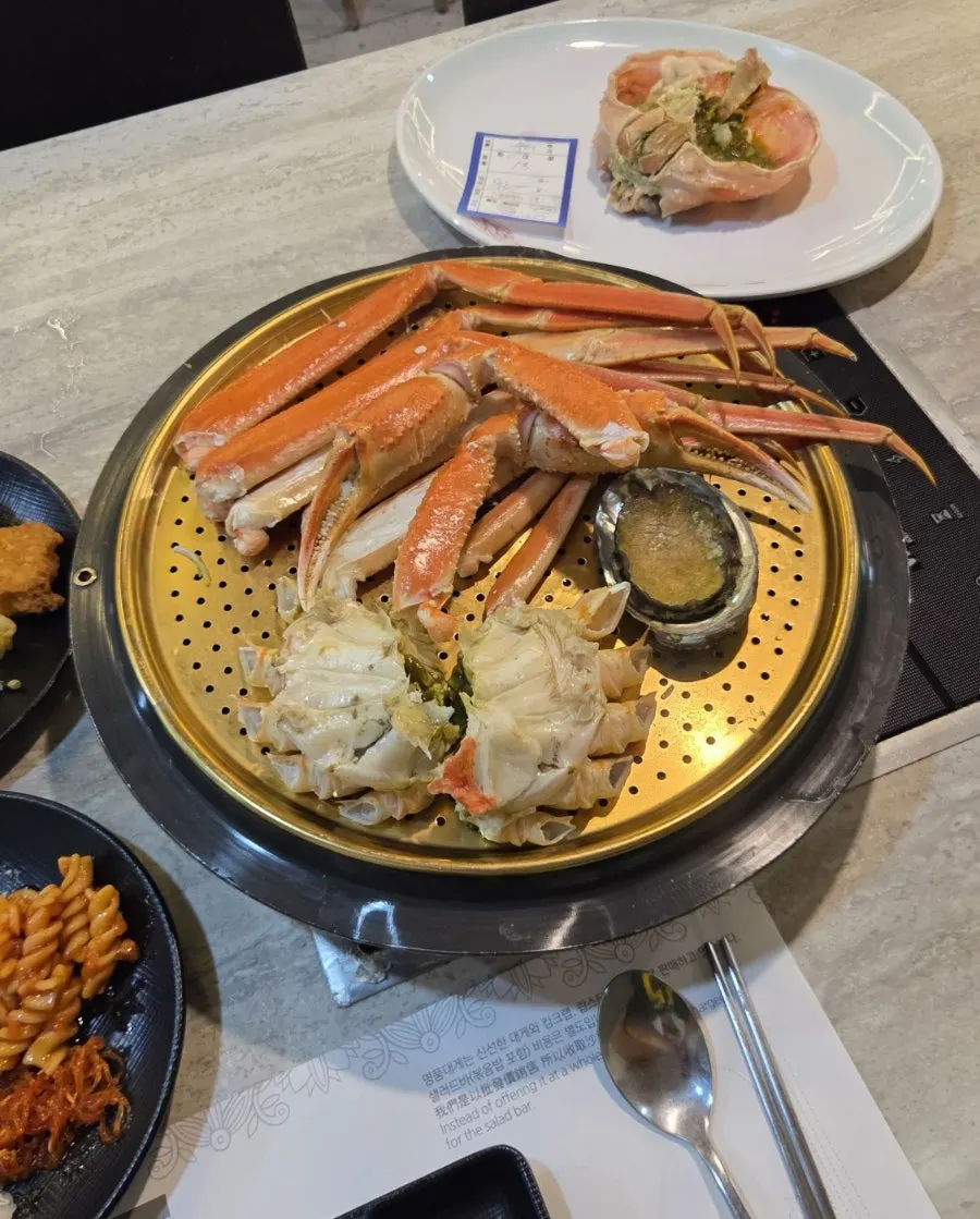 Cleaned, steamed crab served on a plate