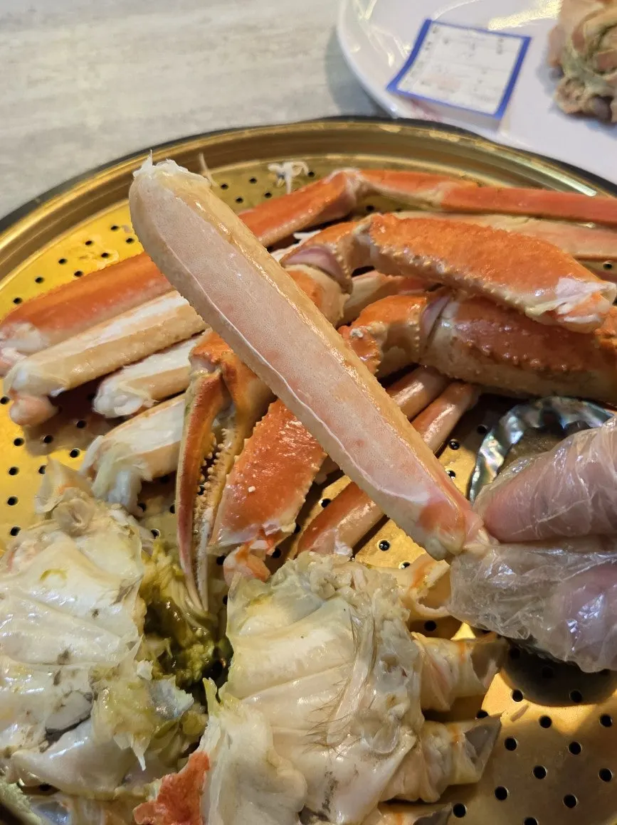 Long strand of crab leg meat pulled out