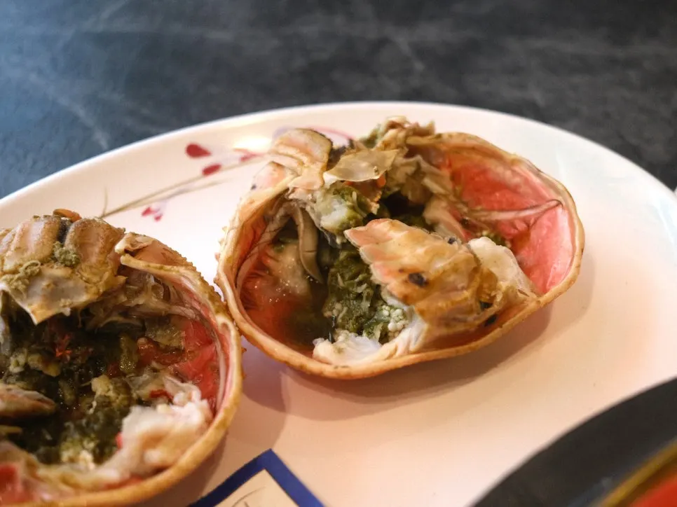 Crab shell plate with claw meat