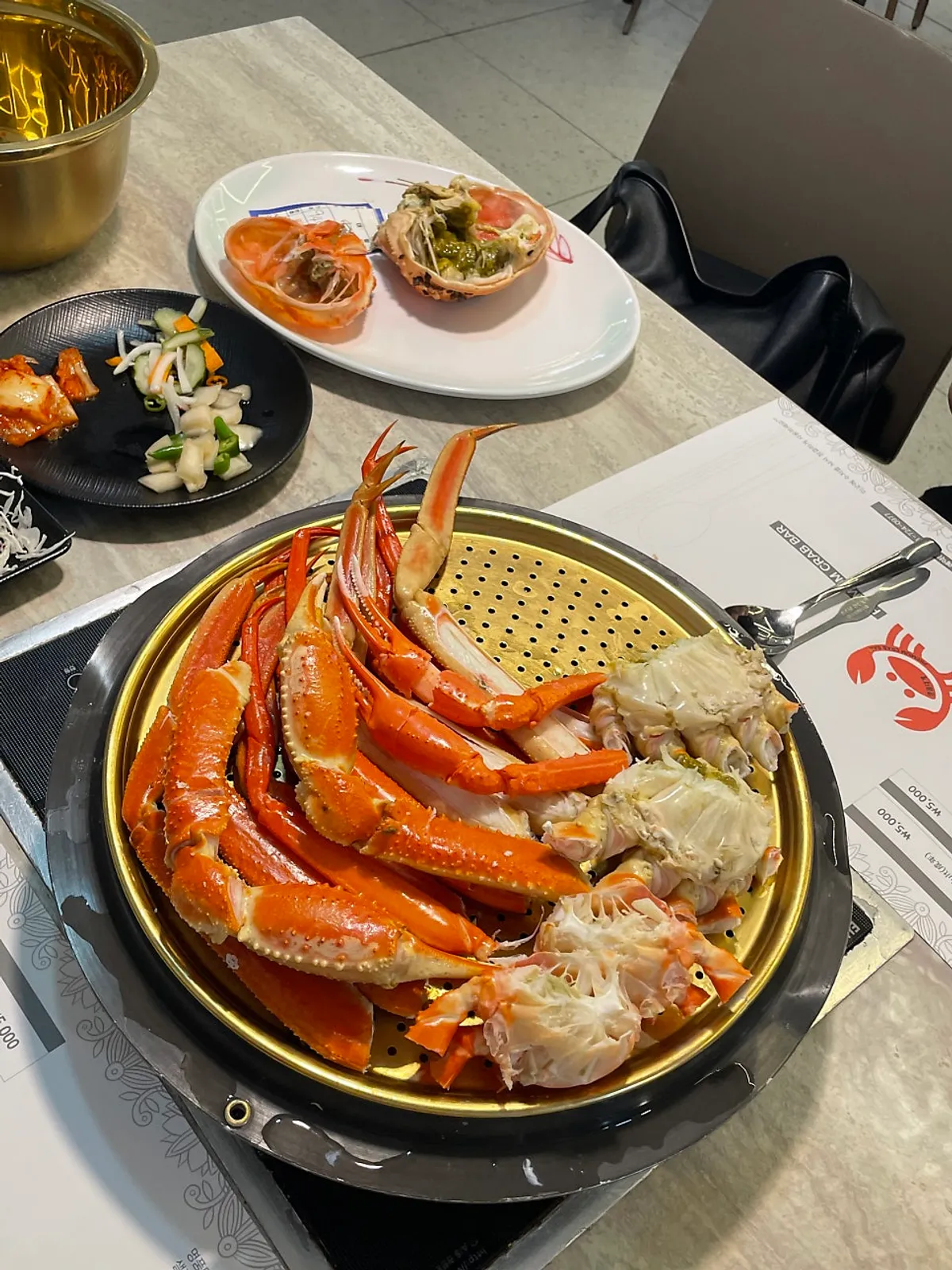 기장명품대게 테이블에 차려진 한 상