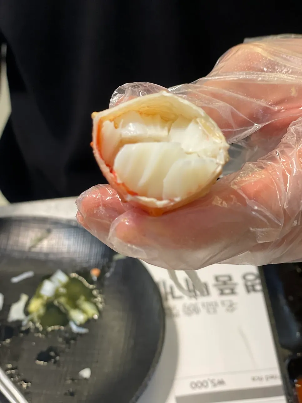 손질되어 따뜻하게 나온 찐 대게