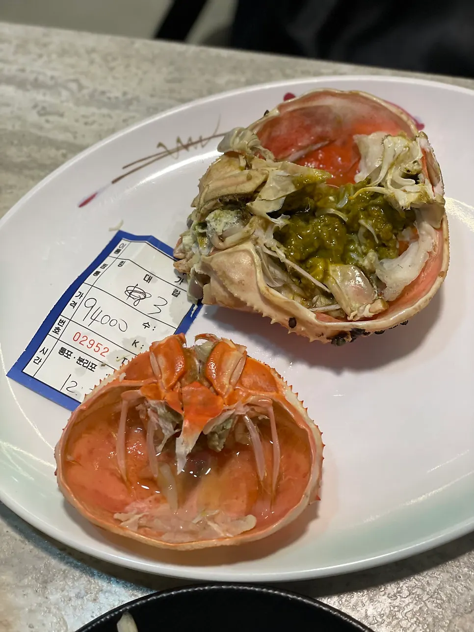 식사를 마친 대게 상차림
