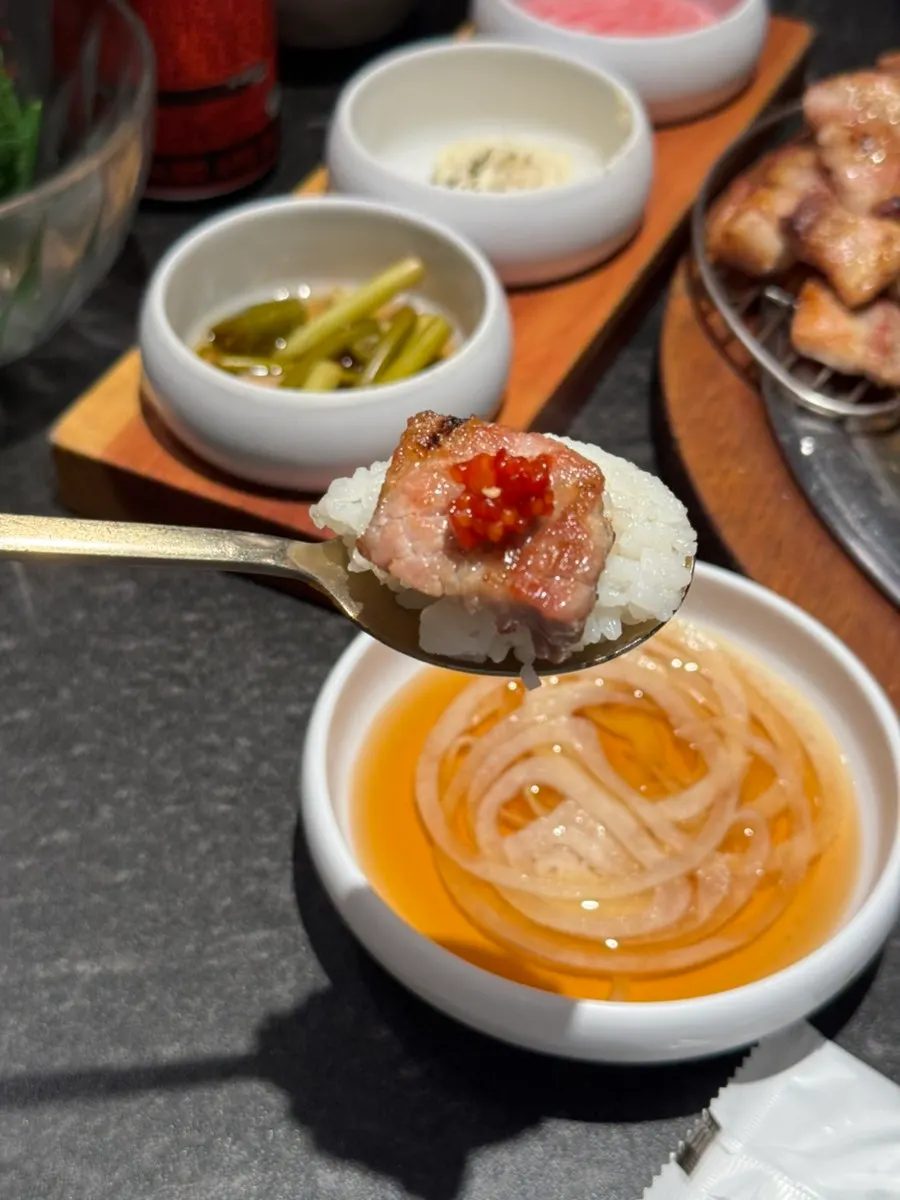 새우참기름장에 찍은 생돼지갈비
