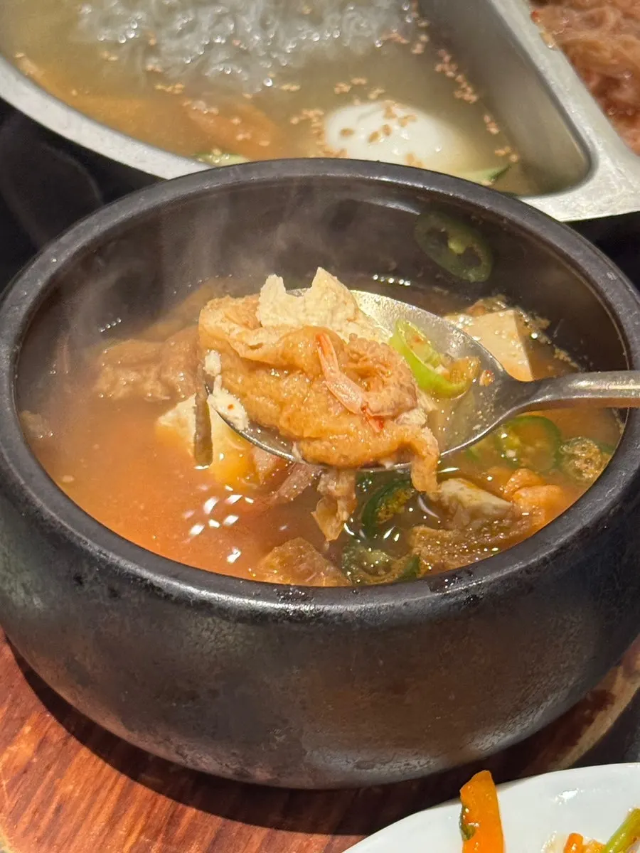 보리새우가 가득한 된장찌개 속