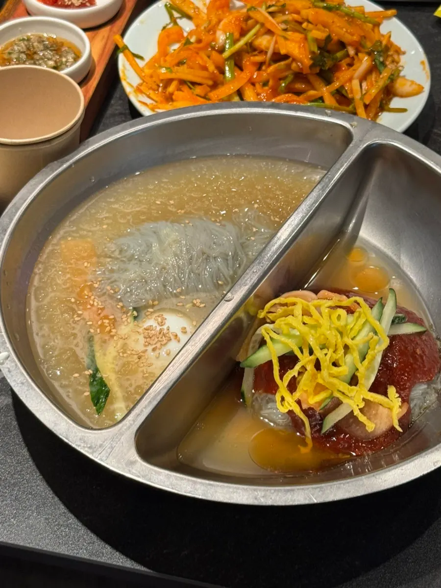 두부가 들어간 된장찌개와 밥
