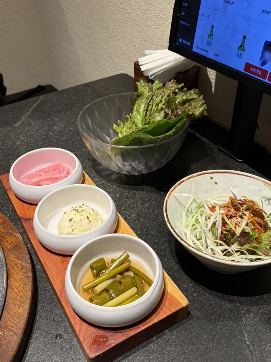 Basic side dishes served with the meat