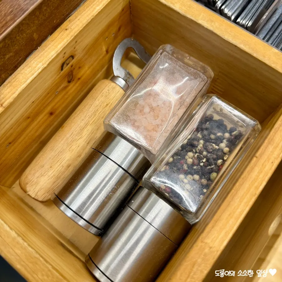 種類ごとに注文した生肉の盛り合わせ