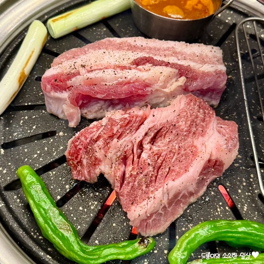その場で塩こしょうをふった肉