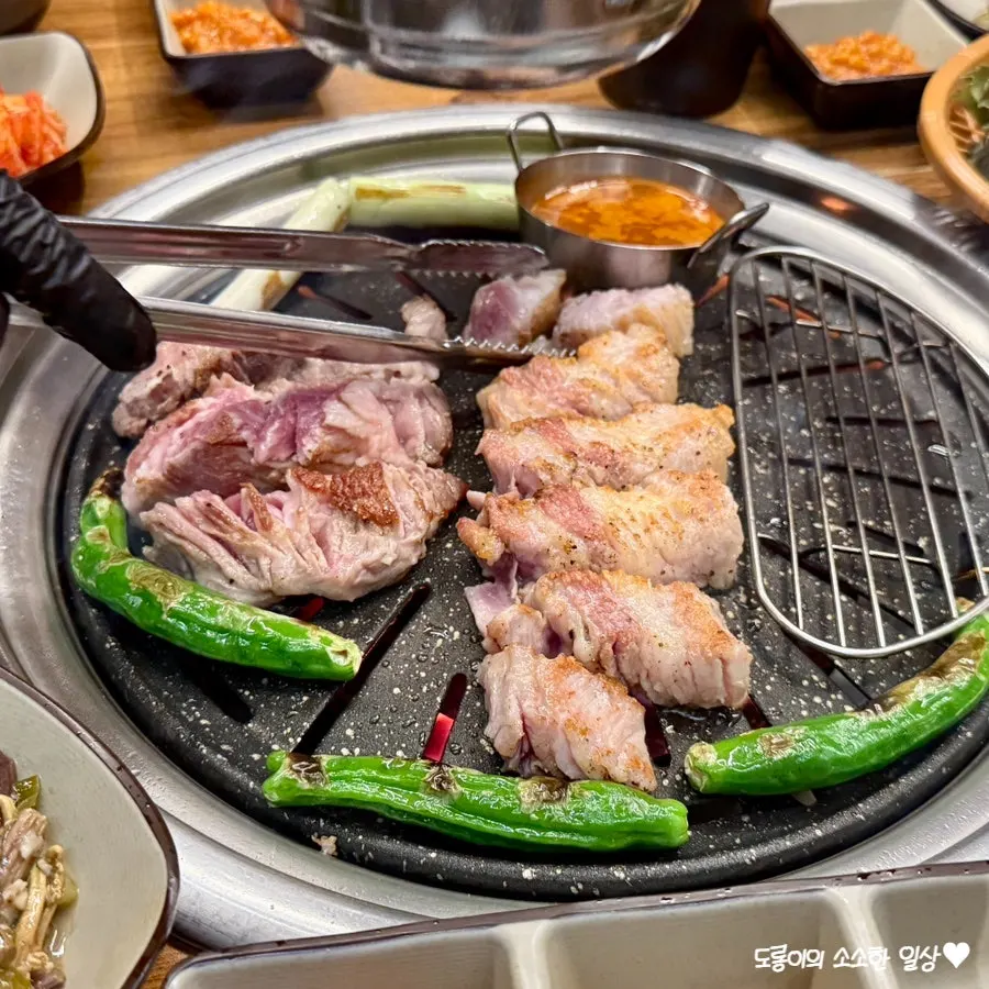 食べやすく切られた焼き肉一切れ