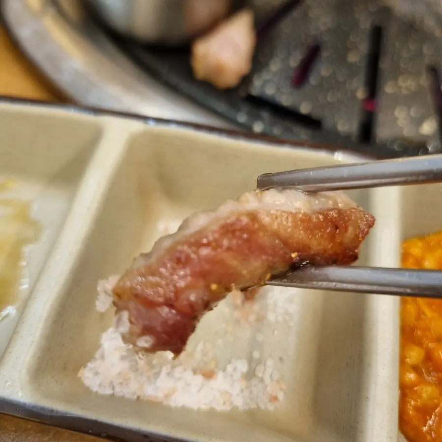 Galbisal and hangjeongsal grilling on the pan