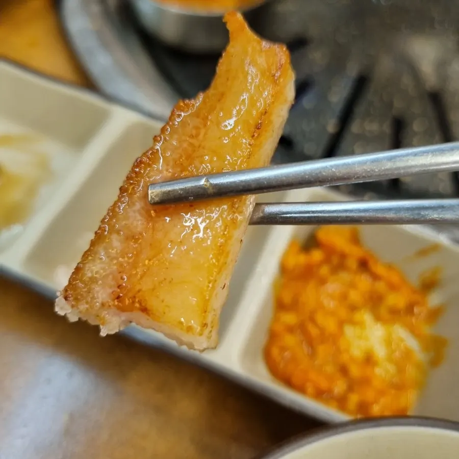 A chewy grilled piece of hangjeongsal