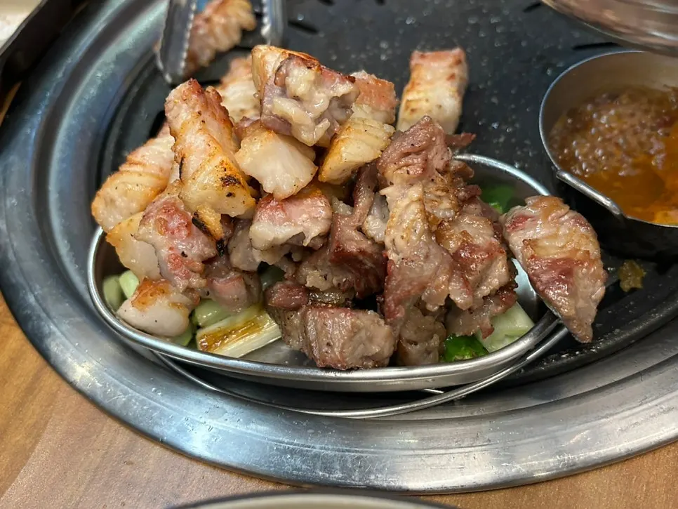 먹기 좋은 크기로 잘린 삼겹살