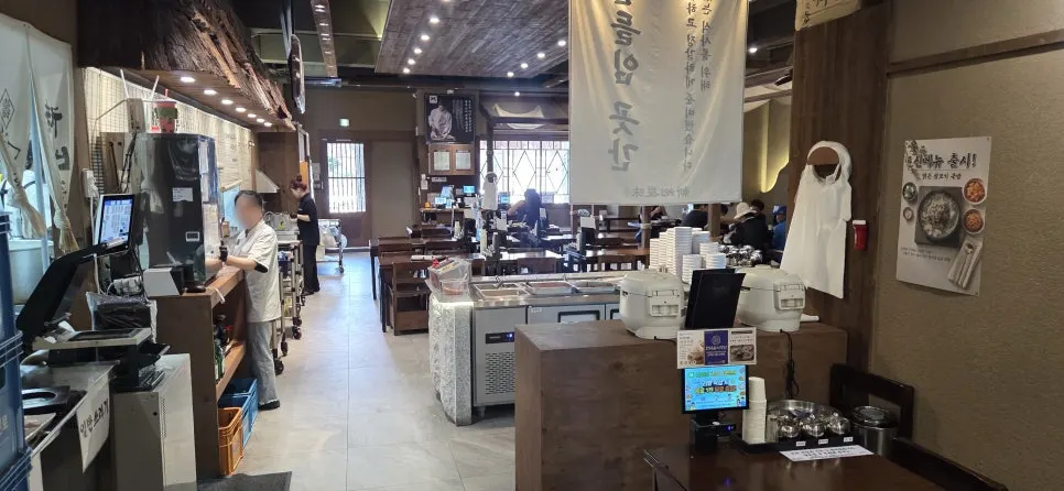 Seating arrangement inside Sinjuokmi Gildong Direct Branch