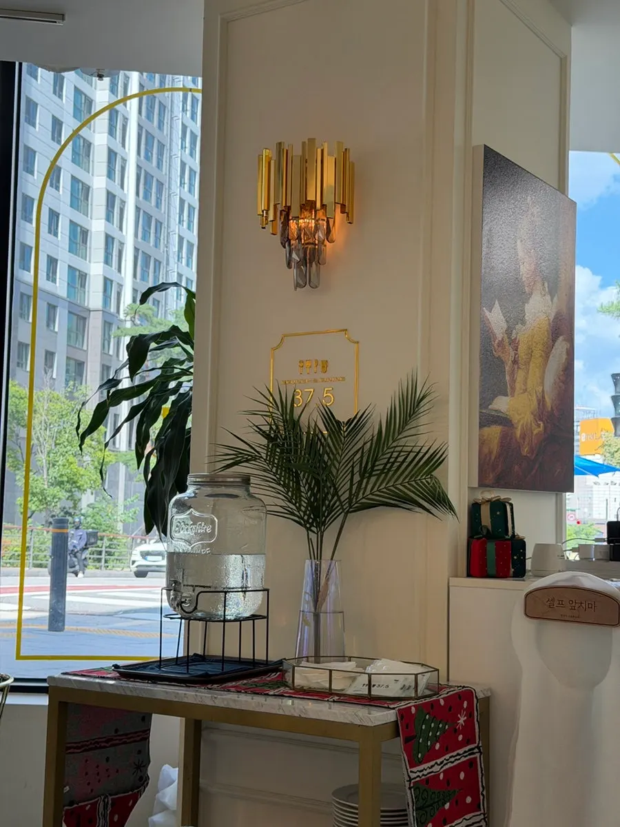 Interior space for a brunch meal